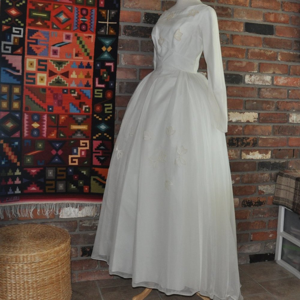 Vintage 50s 60s ILGWU Unoin Made Crinoline Modest Wedding Grad Dress Gown S